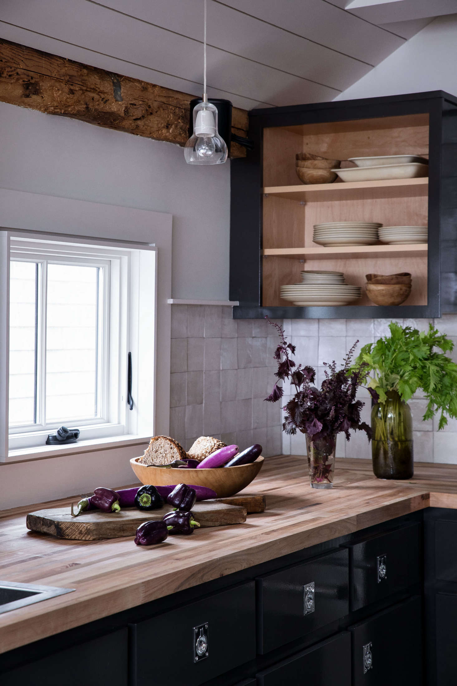 To enhance the nautical feel, Hein+Cozzi used recessed boat pulls as kitchen hardware.