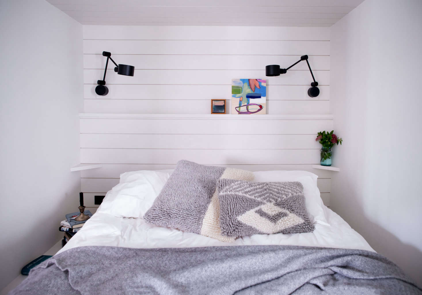 Nestled in a small nook, the studio bedroom feels like a ship