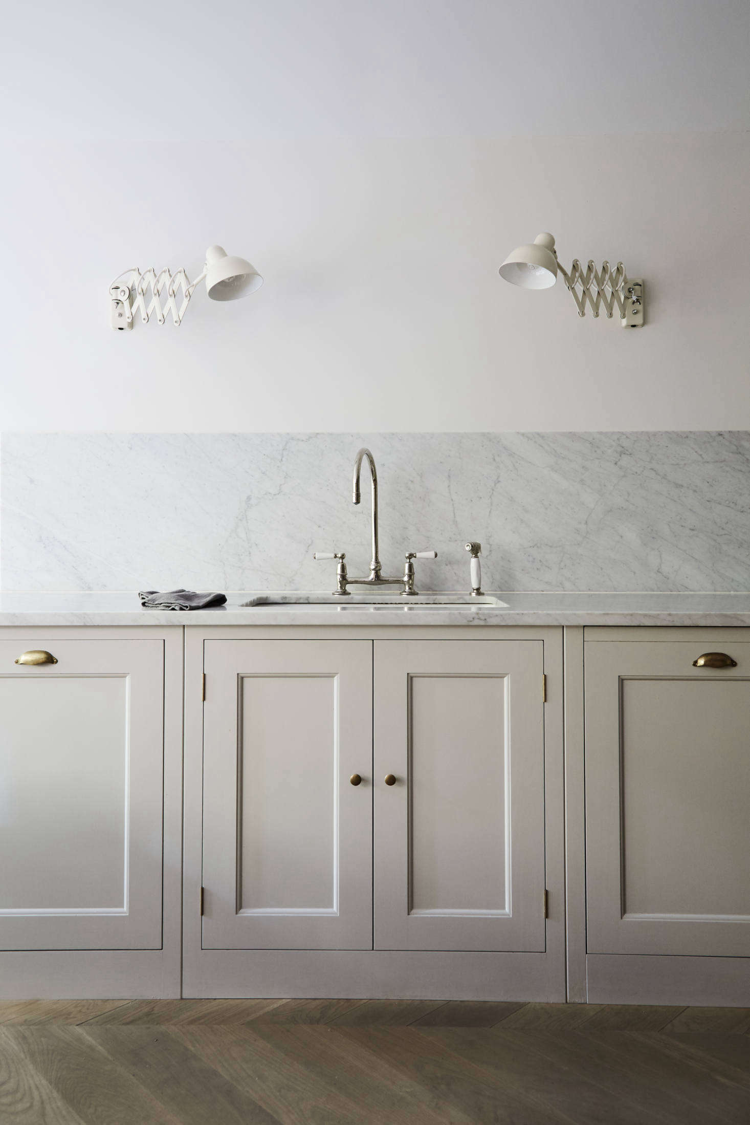 The counters are topped with Carrara marble that continues as a backsplash. All of the faucets throughout the house are Barber Wilsons designs—and like the kitchen, the owner had them sent from London: 