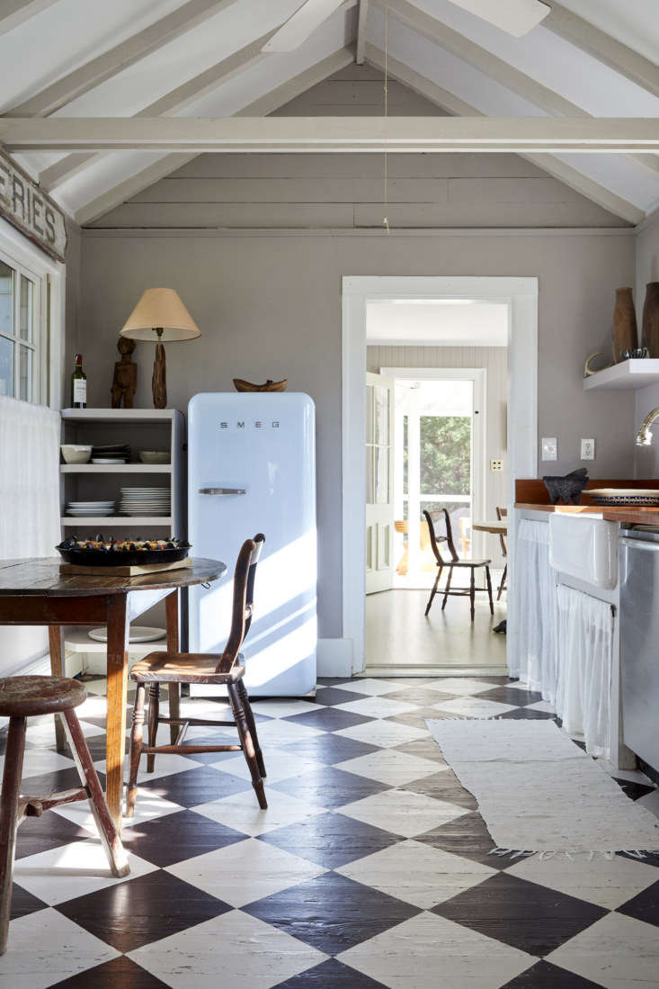 white textiles, wood accents, and a neutral wall paint allow the checkerboard f 17