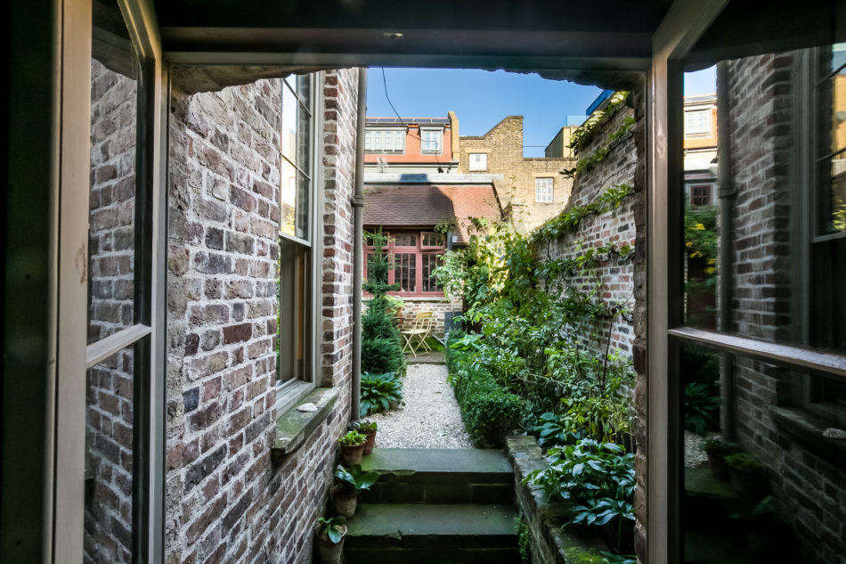 The way to the garden. At the far end is Felgueiras