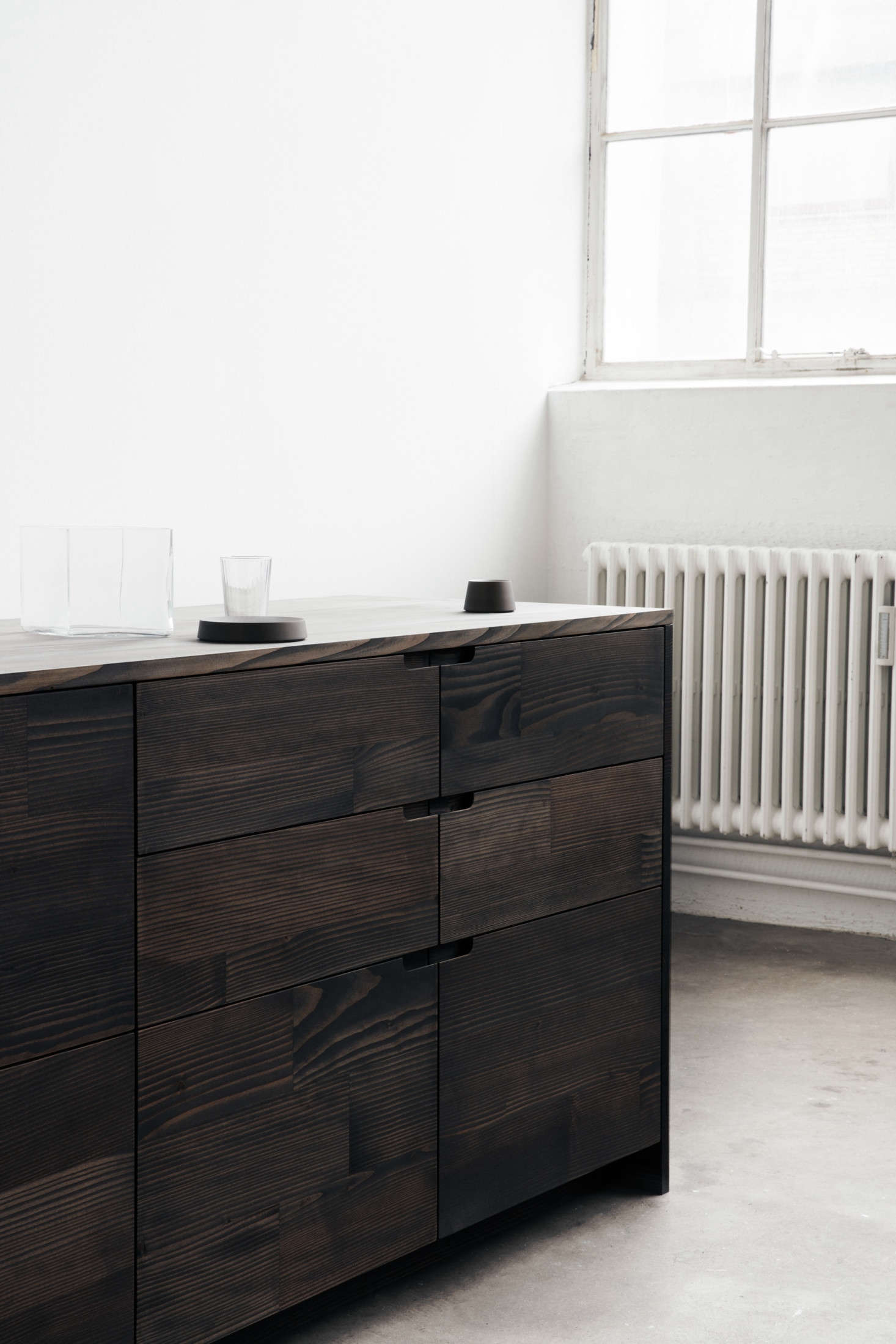 The dark oil stain brings out the wood