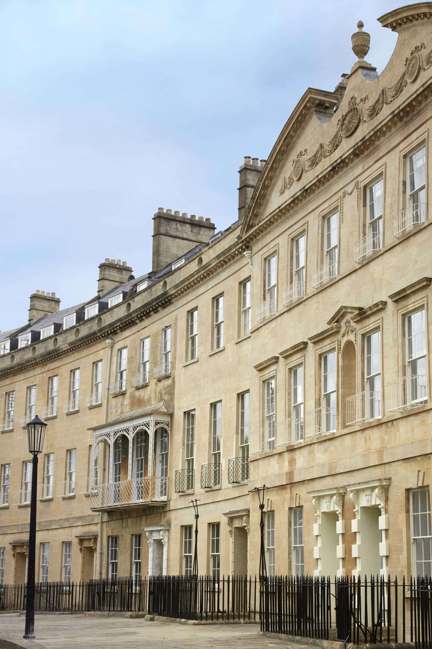 The 90 crescent was designed by architect John Eveleigh and is comprised of adjoining townhouses. It