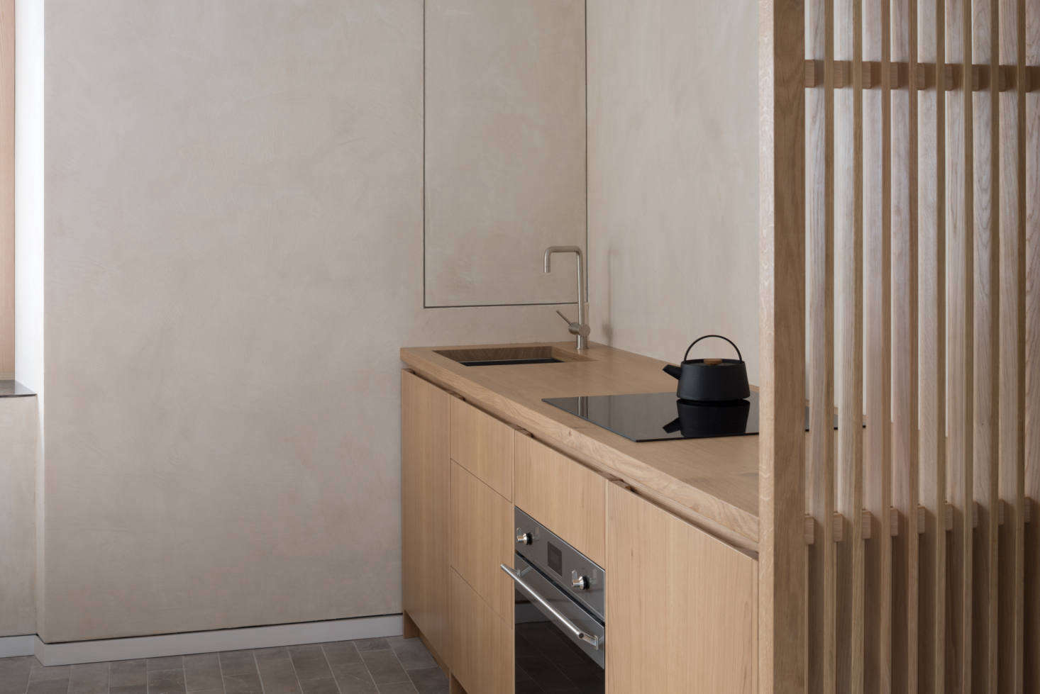 An oak screen neatly divides the kitchen from the bedroom.