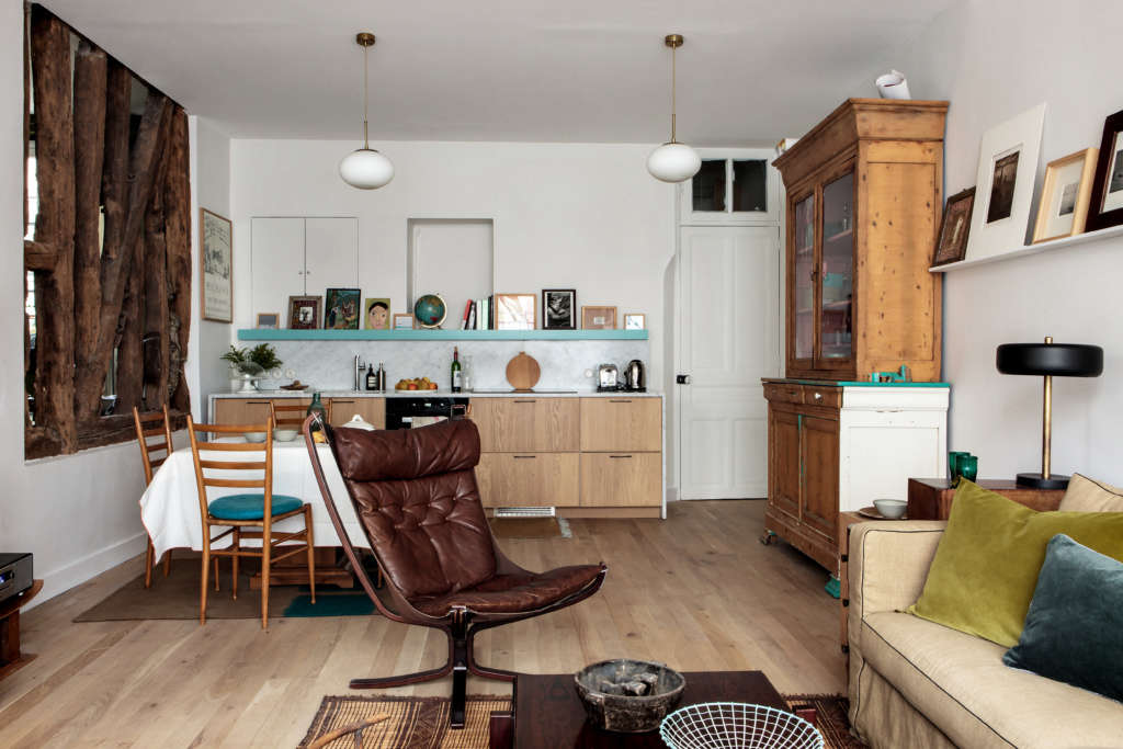 Combining Apartments to Gain Space: An Architect's Family Duplex in Paris