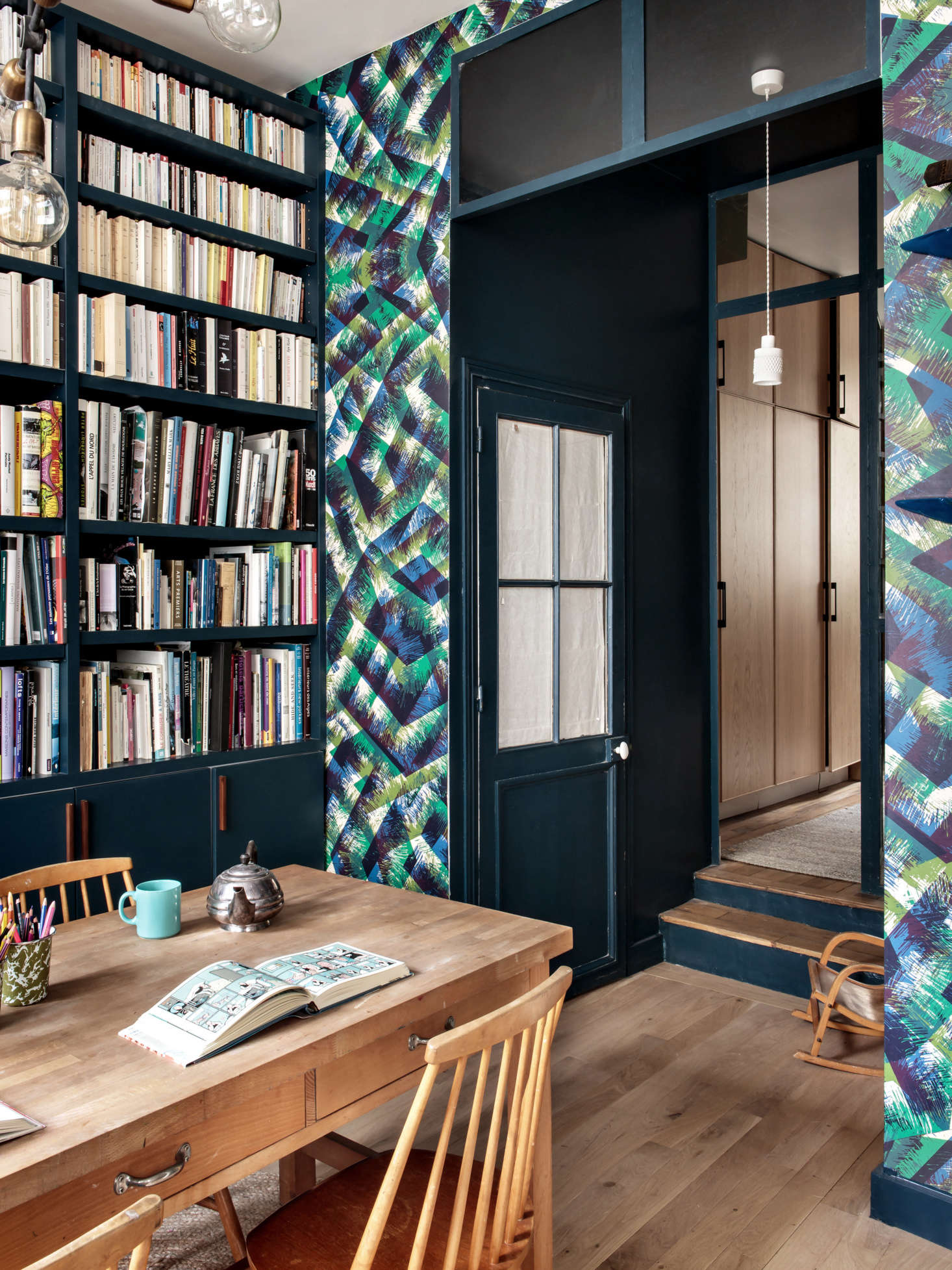 The back of the room is patterned with painterly wall paper, Bien Fait