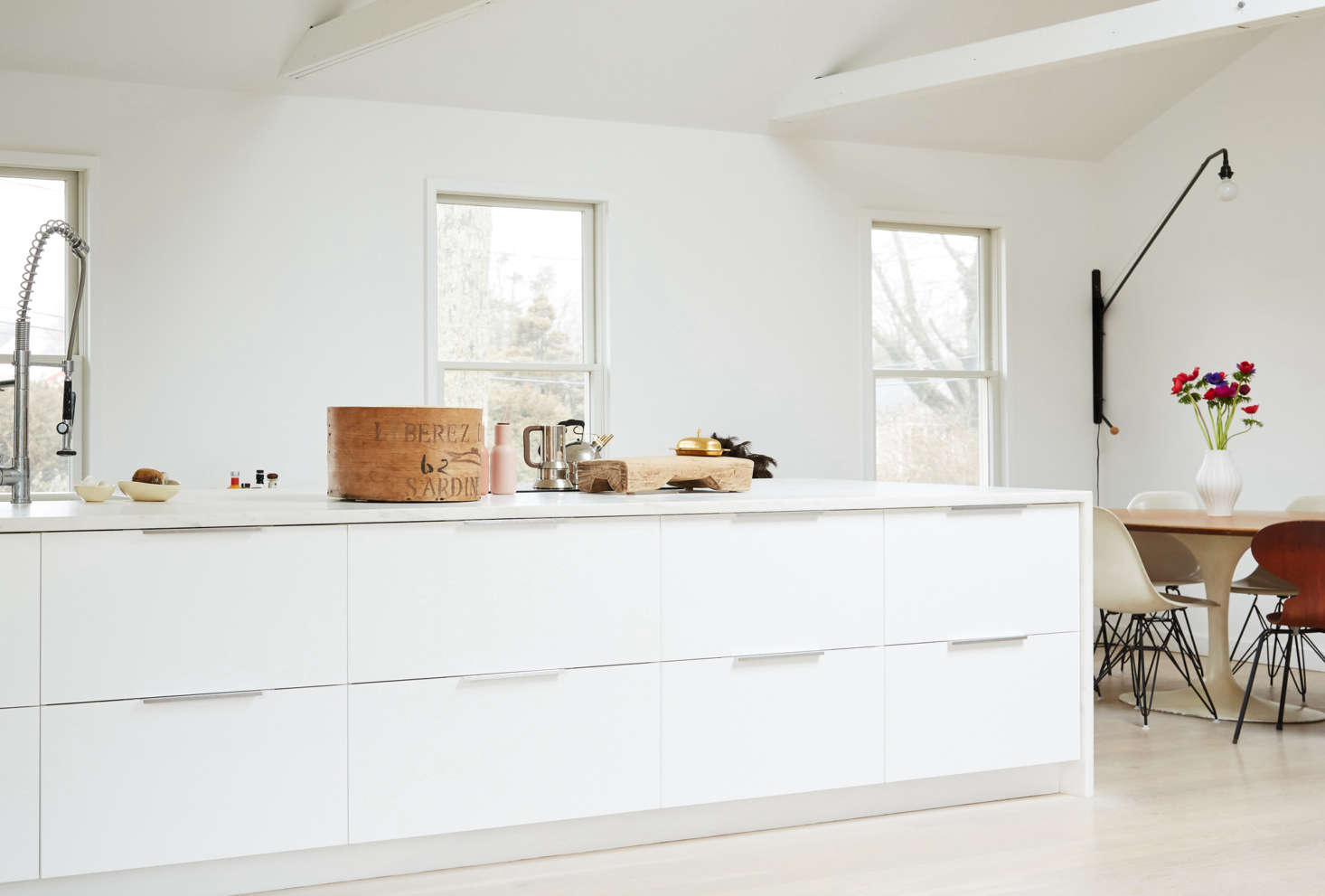 Stylish Ranch House Remodel: A Flood-Proofed Midcentury ...