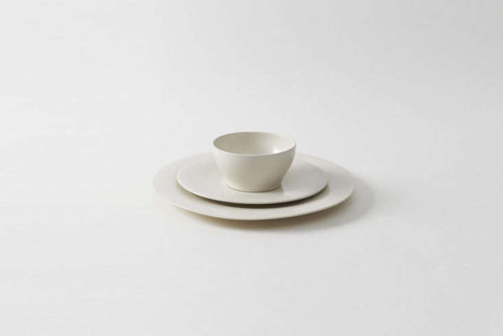 british architect john pawson designed a set of monastic ceramic plates and bow 23