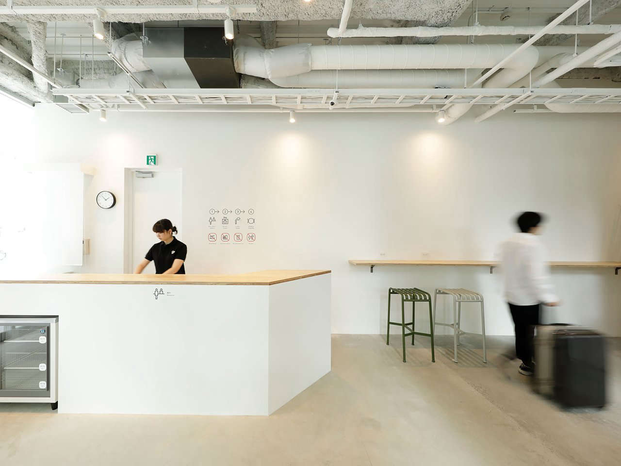 Guests have hours at the 9h. Caveat: If you want to stay more than a night, you have to pack up each morning and check back in later in the day. During the downtime, everything must get hosed down because all was spotless and even nice-looking.