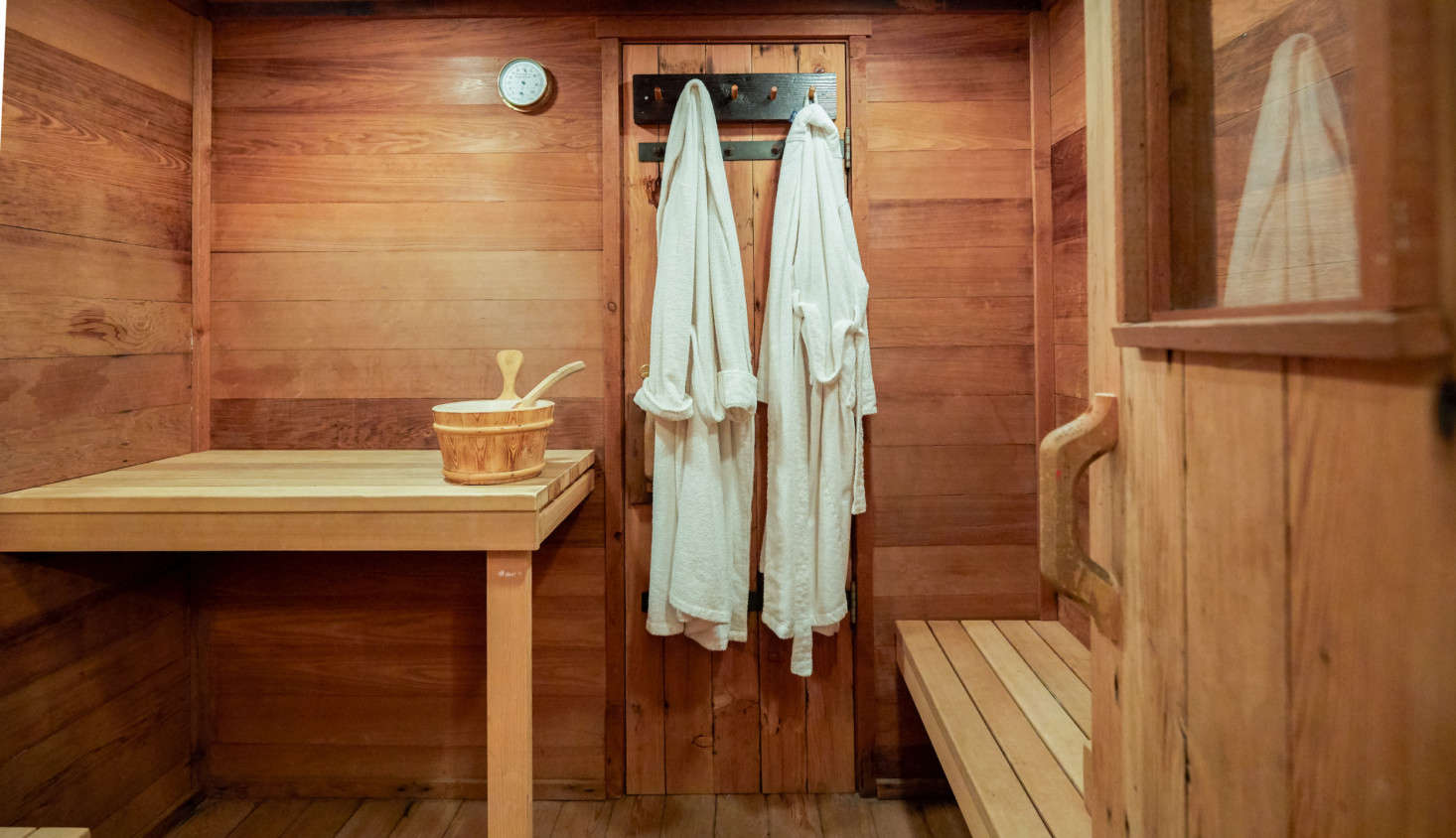 For rustic relaxation, the cabin also has a sauna and outdoor hot tub.