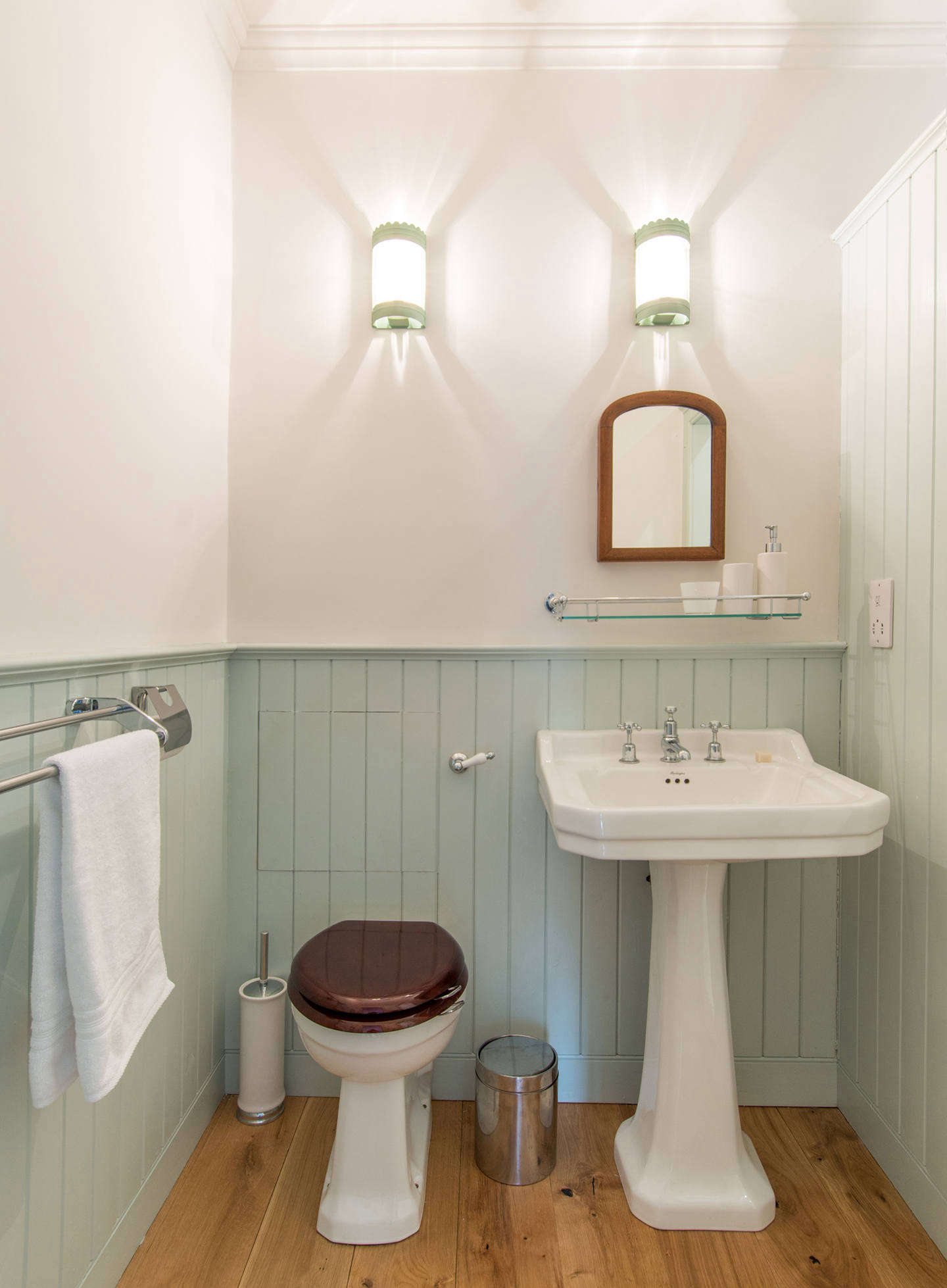 The bright bath on the ground floor.