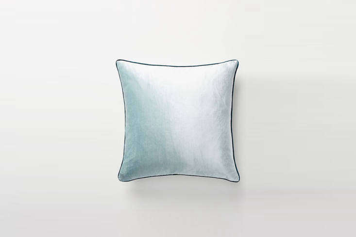 the adelina slub velvet pillow from anthropologie comes in a variety of ve 19