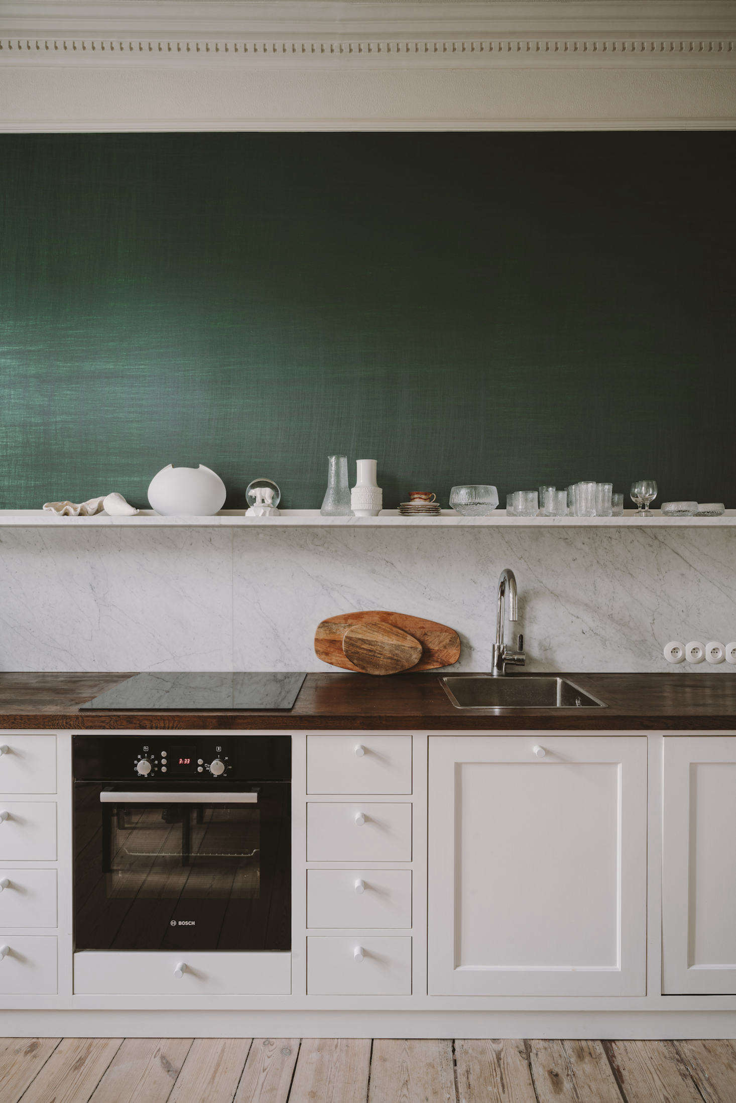 Wallpaper pops up again in the kitchen; this time, it