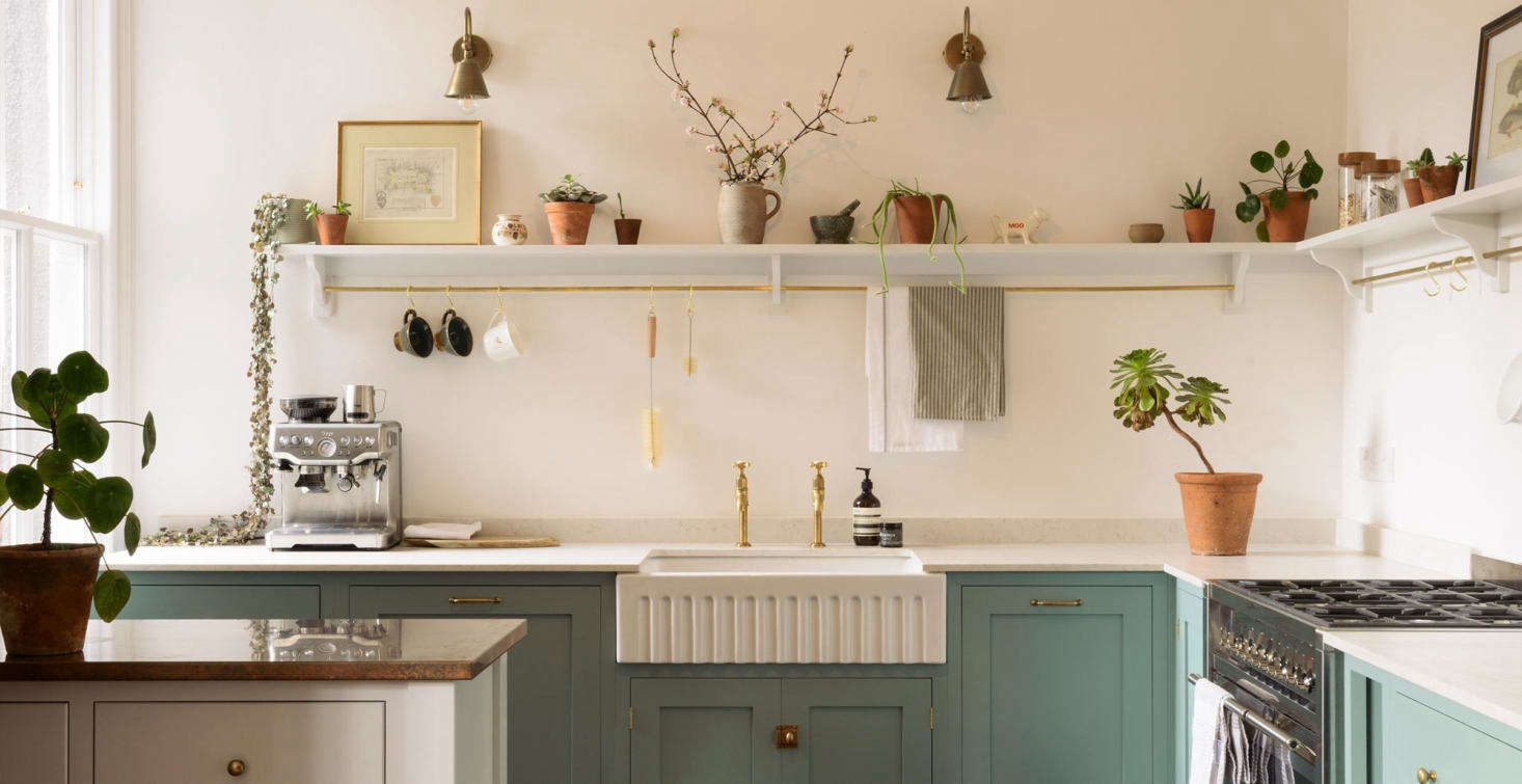 UK kitchen design company deVol offers this classic ceramic Fluted Sink made in England by Shaws of Darwen. Also available from deVol: a Fluted Tuscan Farmhouse Double Sink of Carrara marble.