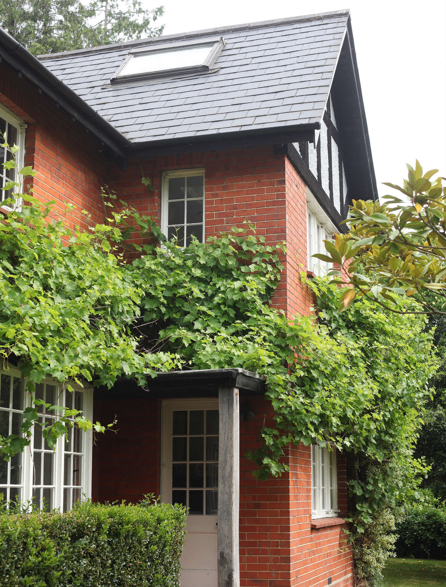 The family had previously lived in a skinny Victorian down the road and were in need of more space. Explains Victoria: 