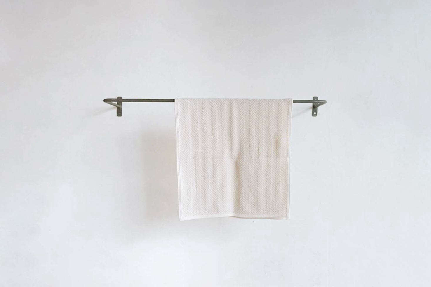 From Japanese store Orné de Feuilles, the natural steel Towel Rail comes in various lengths and depths; 4,0 Yen. For more see our post Multipurpose Black Iron Towel Bars from Japan.