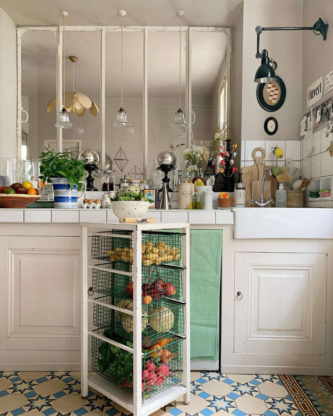 A dishtowel conceals the dishwasher; note also the classic French soap holder just above the sink.