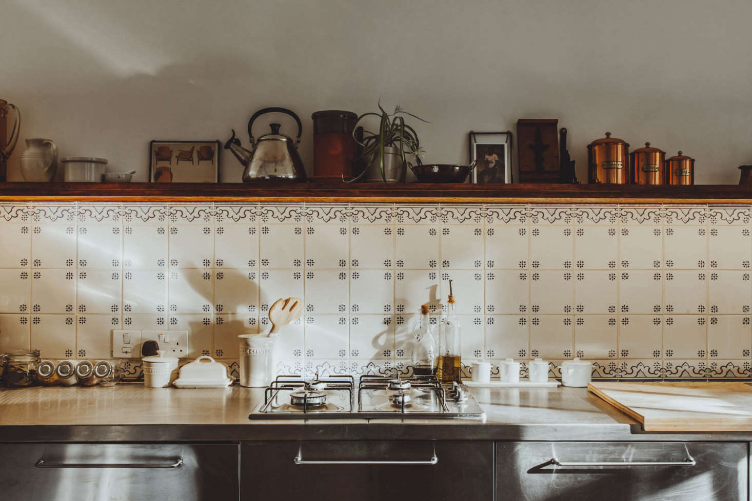 Of the earthy palette throughout, Lionel writes, 