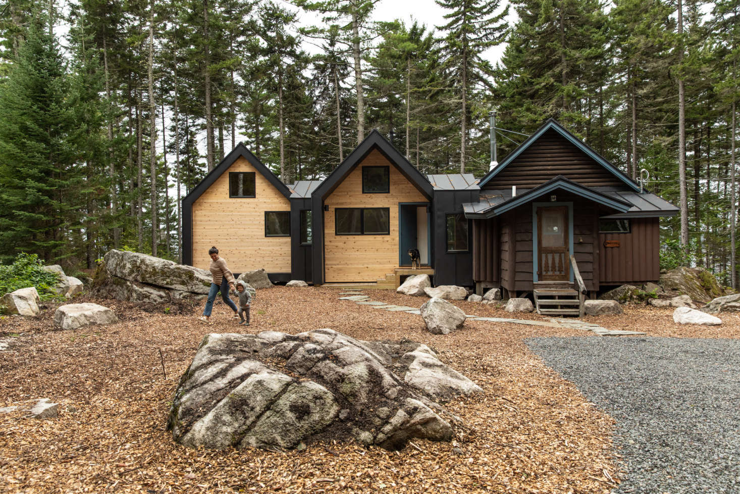 Because the extension is clean-lined by design, Jocelyn chose the few materials with care. 