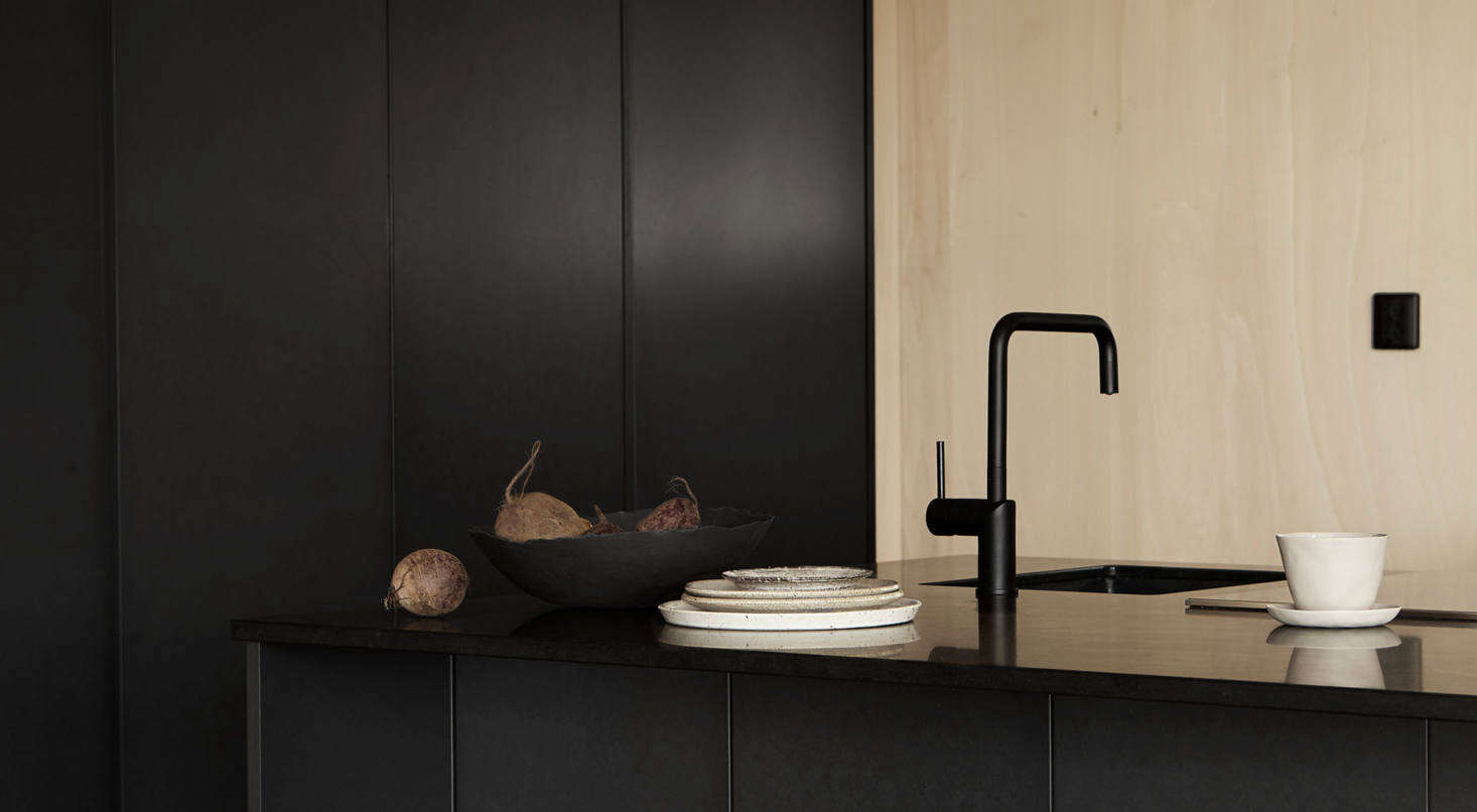Both the faucets (note the different shapes) are from Tapwell.
