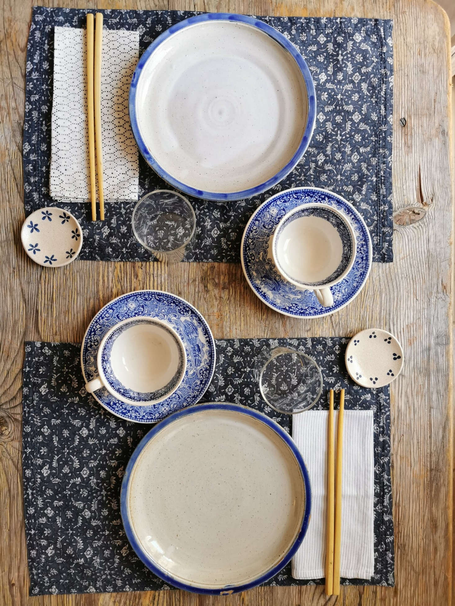 The 0 percent cotton, hand-printed placemats from the Margin Table Set are 30 by 40 cm and € a piece.