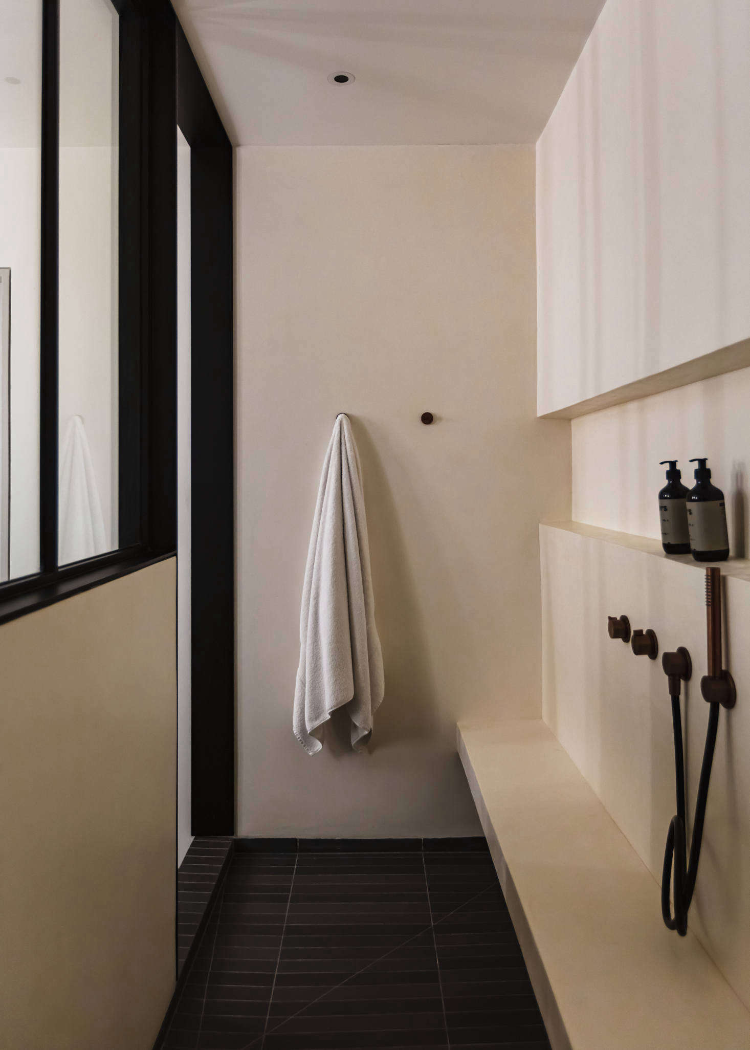 The main bathroom features an oversized walk-in shower done in waterproof tadelakt finish. 