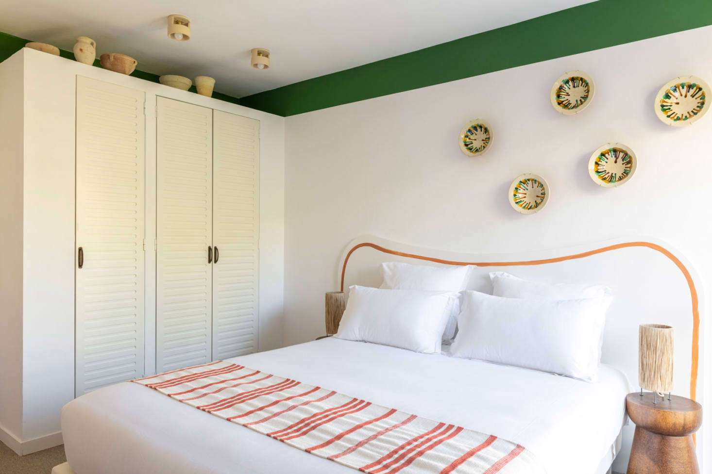 The headboards are outlined with a swoop of paint.