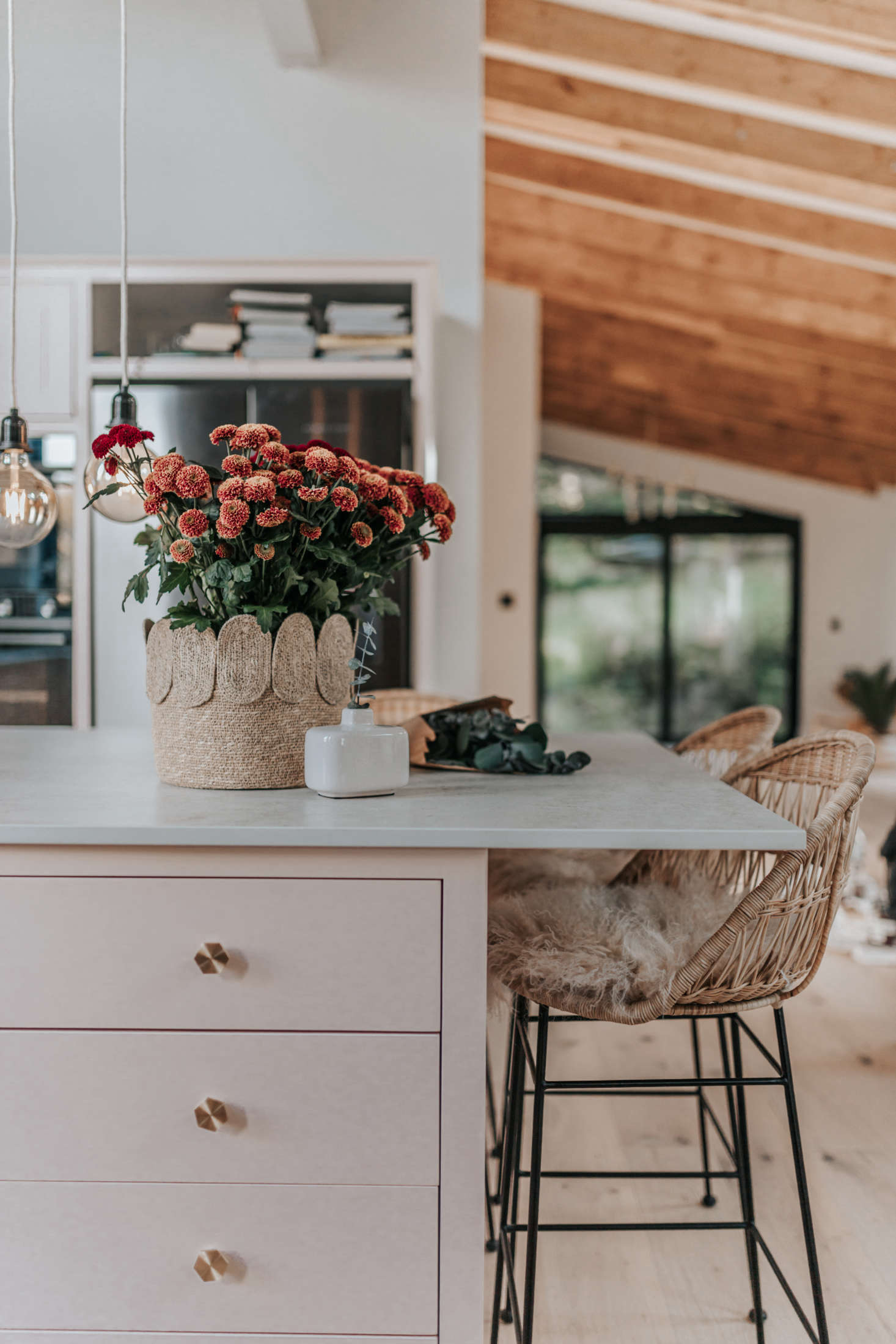 Susanna chose slim concrete worktops from the Dekton range by Cosentino.