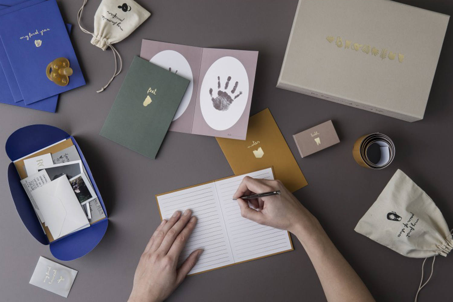 ferm living&#8\2\17;s memory box set includes \2\1 pieces—envelopes, 25