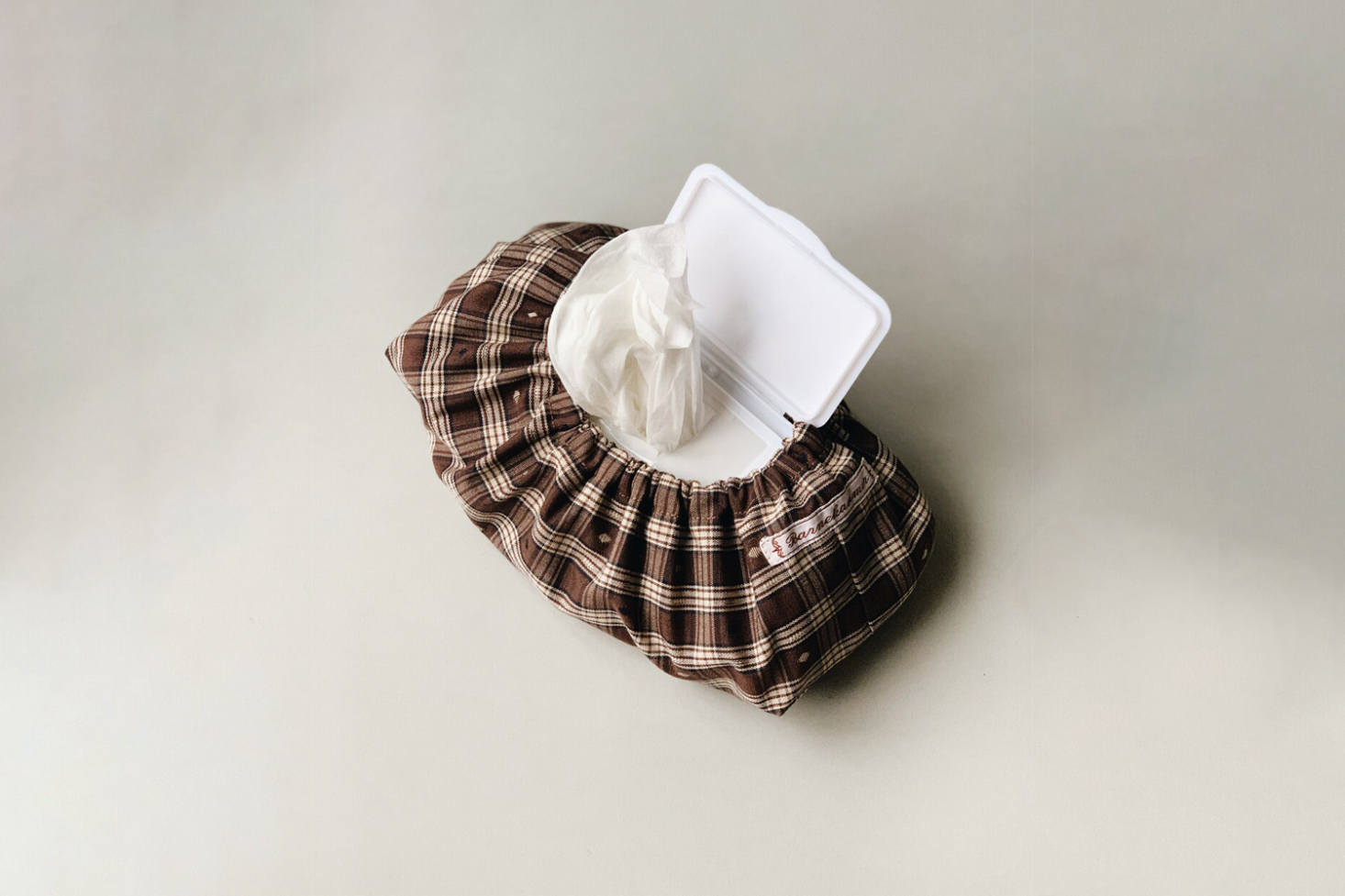 Learned about these thanks to Caroline Feiffer: Wet Wipes Covers from Danish brand Barnekammer (9 kr at Studio Mini). Before baby, I figured we