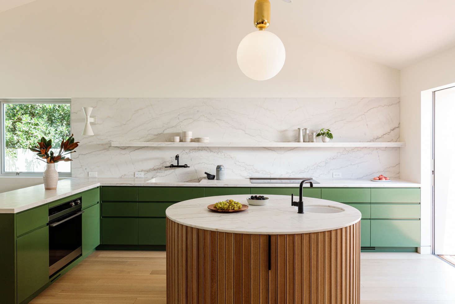 A sunny Los Angeles kitchen by And And And Studio features a suite of Contemporary-style appliances: a 36” Five-Zone Induction Cooktop, Integrated Double DishDrawer Dishwasher; 30” Wall Oven, and 36” Integrated Refrigerator Freezer. Photograph by The Ingalls.
