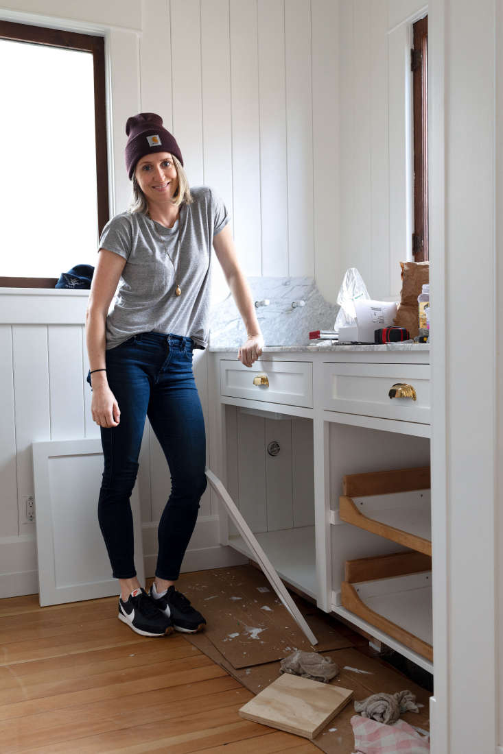 cathy poshusta of the grit and polish how to paint cabinets/ 14