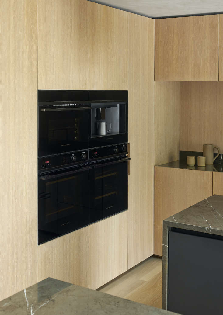 two integrated wall ovens create multiple opportunities for baking and cooking& 25