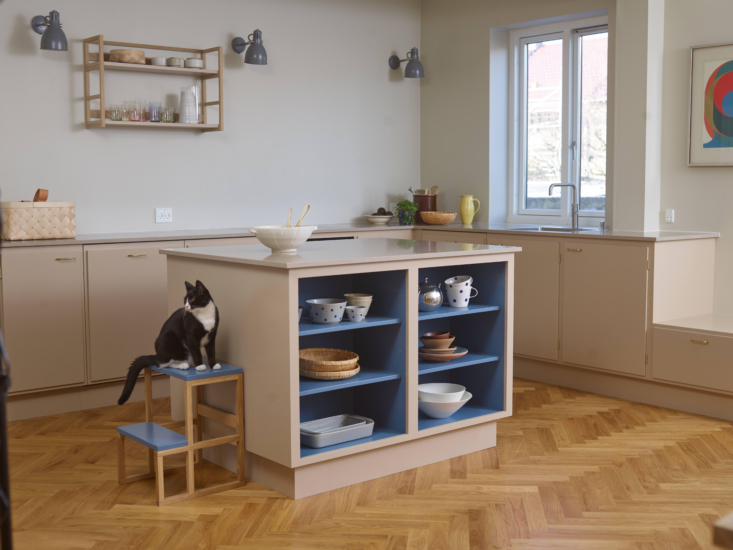 Most Stilleben kitchens are neutral on the outside and festive on the inside. They
