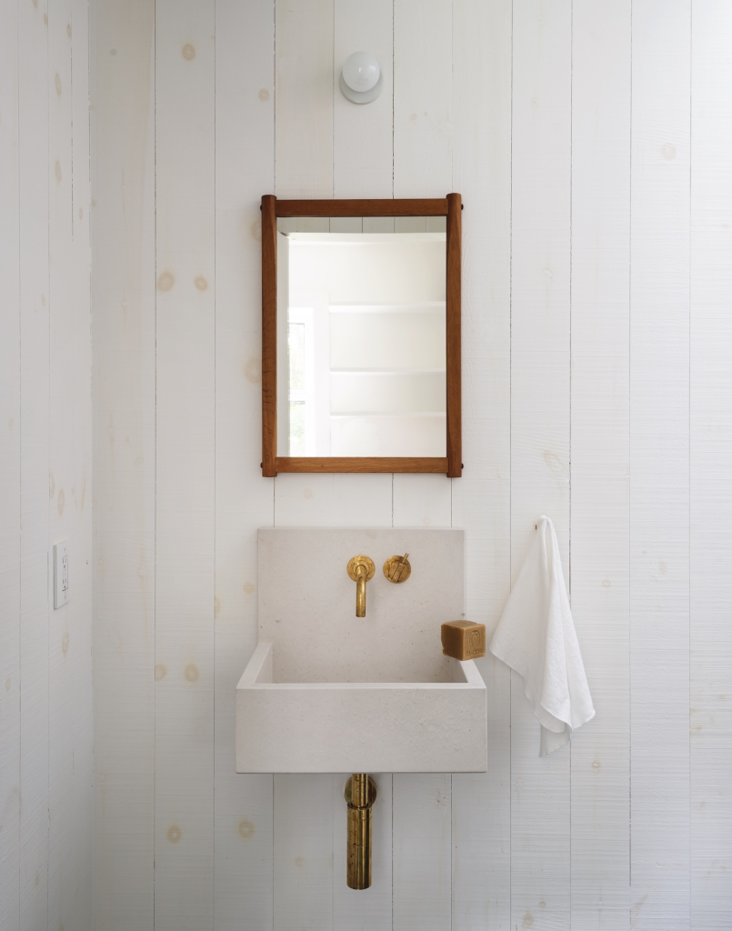 Remodelista Reconnaissance A Minimalist Sink in a Shelter Island Beach