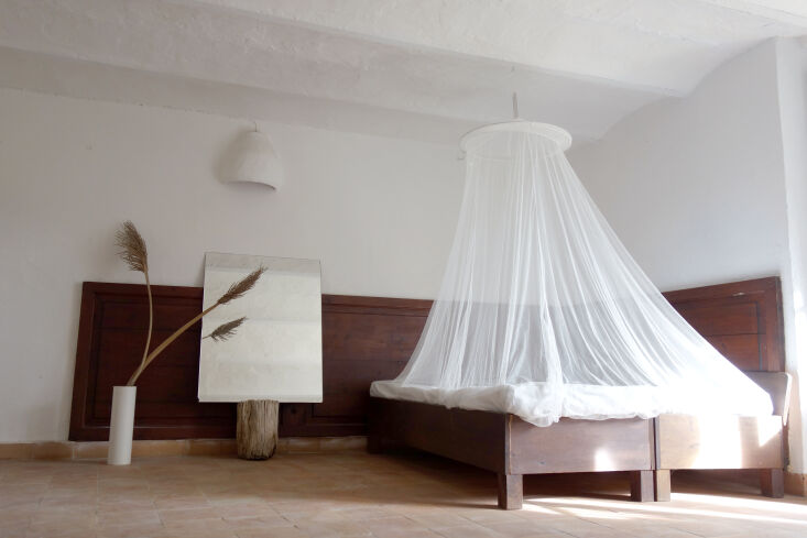 the lounge space is fitted with an airy mosquito net canopy. 23