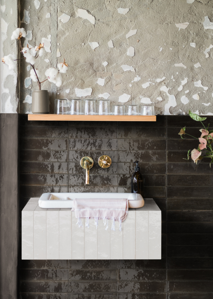 look tiles in nero (black, on the backsplash) and bianco (white, on the sink su 20