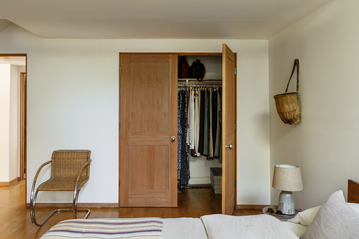 linen bedding, a woven seat chair, a hanging basket, and subtle wood trim make  29