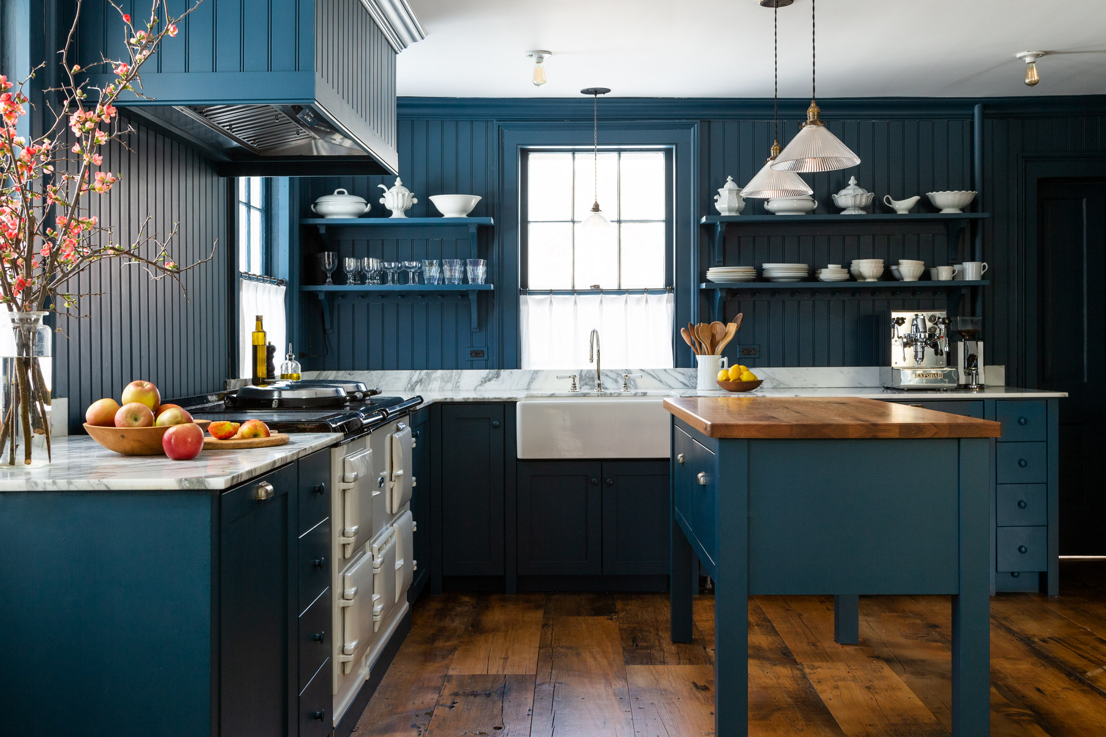 a modern kitchen with traditional farmhouse details. photograph by thomas richt 17