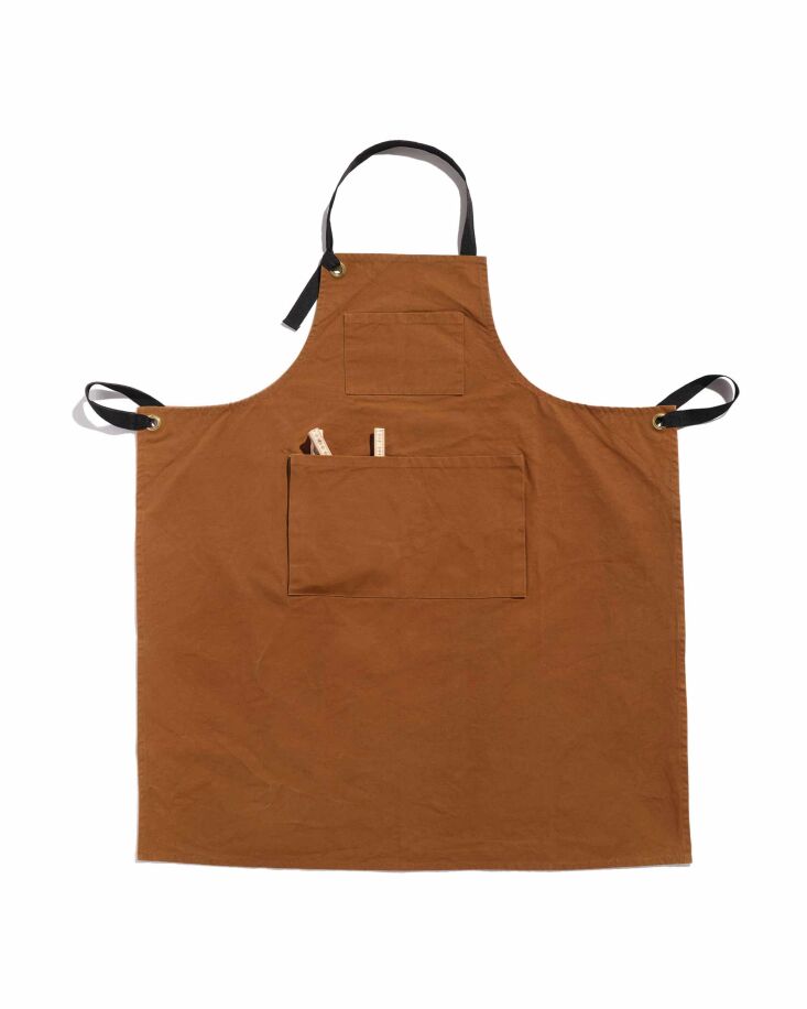 la blouse de lyon&#8\2\17;s waxed cotton bib apron, €75, is made by  20