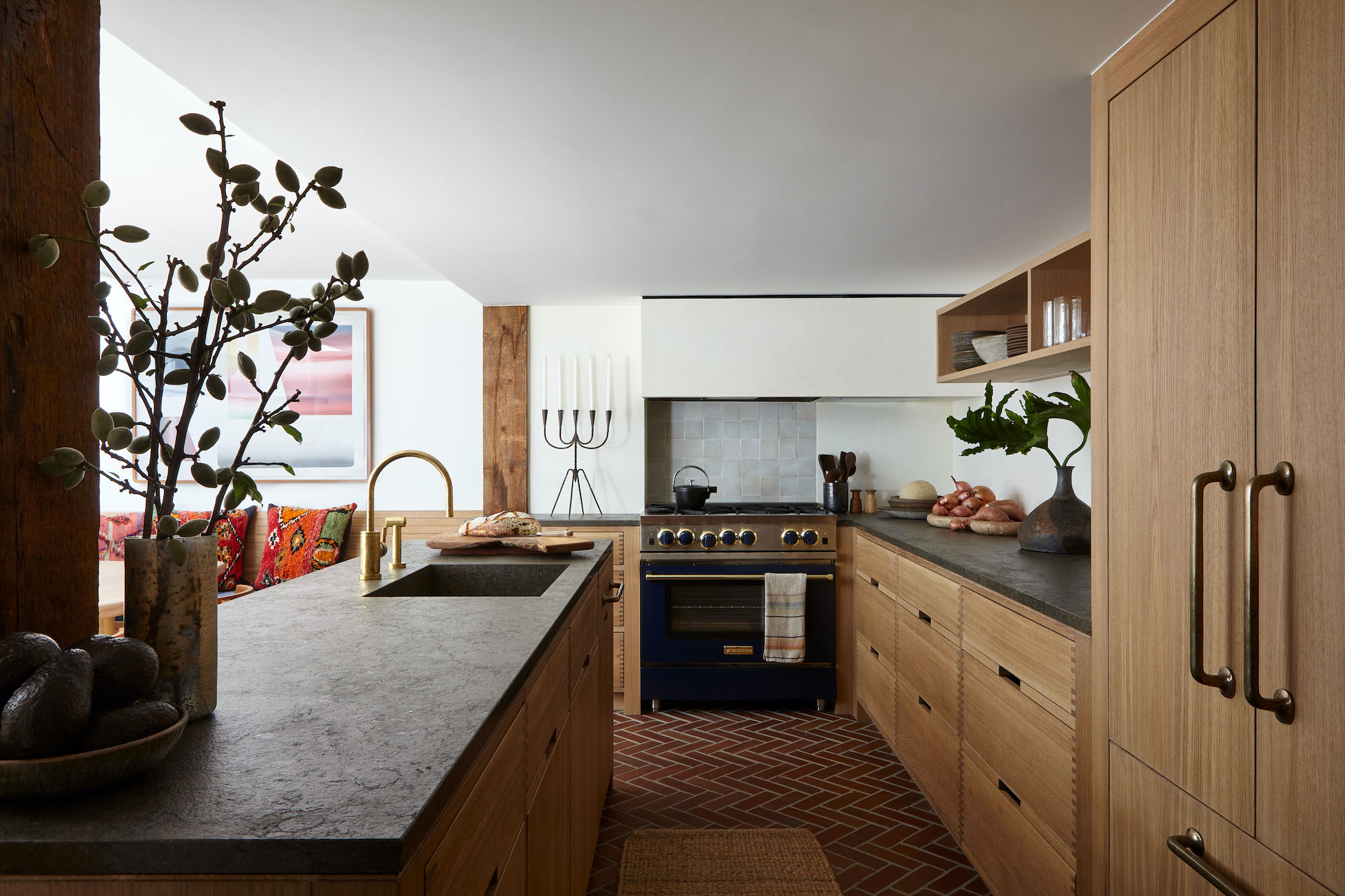 A closer look at Luxury City Townhouse Interior Design With Rose Pink Stone