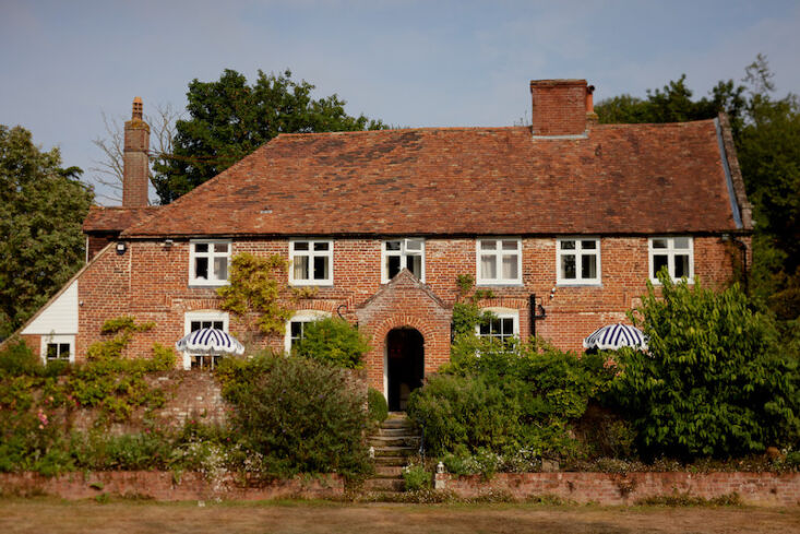 “the old front of the house is at the rear of the property, hidden from  18