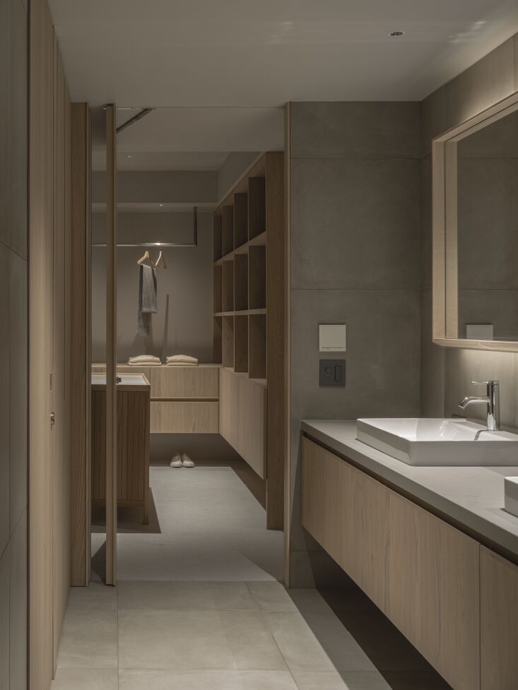 a spa like ensuite with a walk in closet completes the retreat. 23