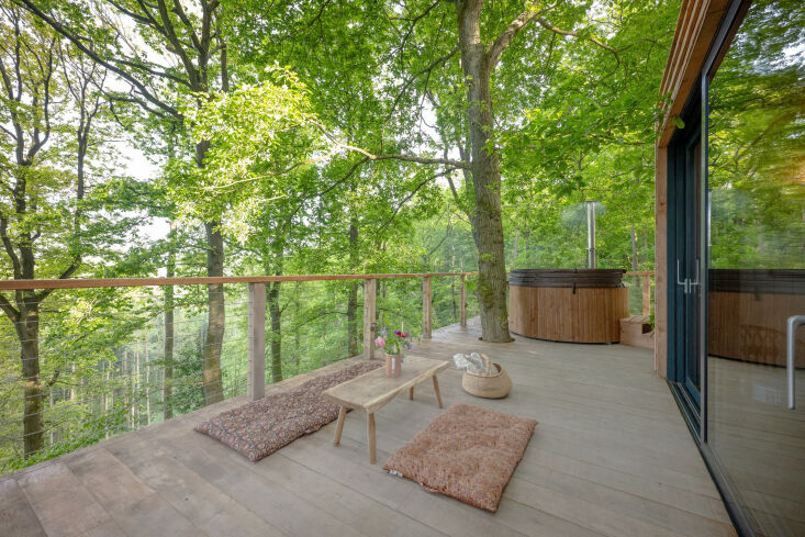 the wood burning hot tub took a while to heat until matt figured out a way to s 28