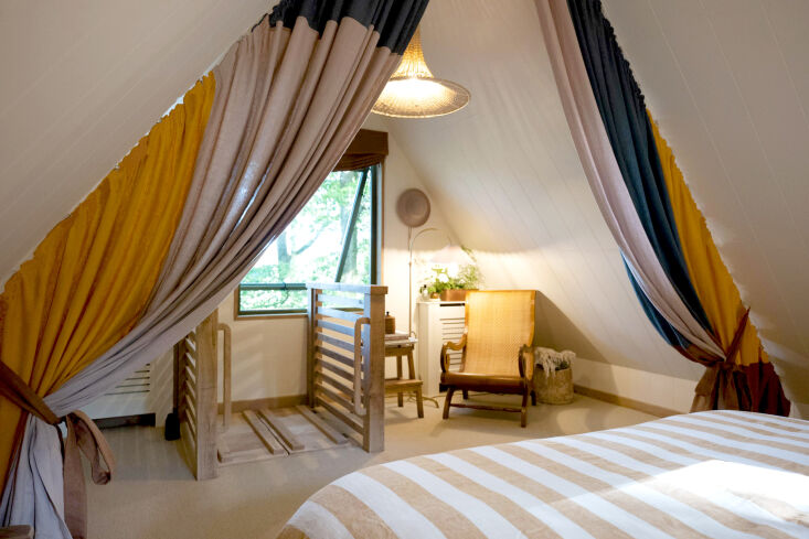 voluptuous custom curtains of house linen from the hackney draper create a tent 33