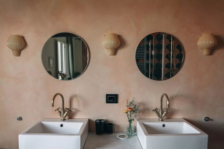 a san michele bath features pink hued plaster walls. photograph by daniele cive 31