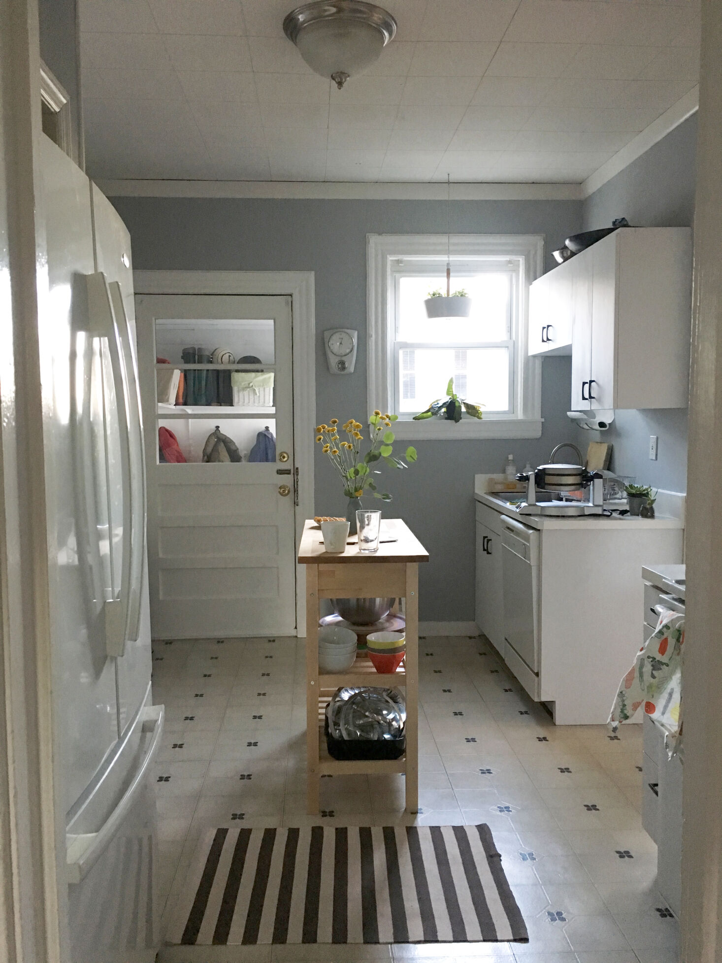 An Artful Budget Kitchen Remodel—Using Existing Cabinets—in Three Stages