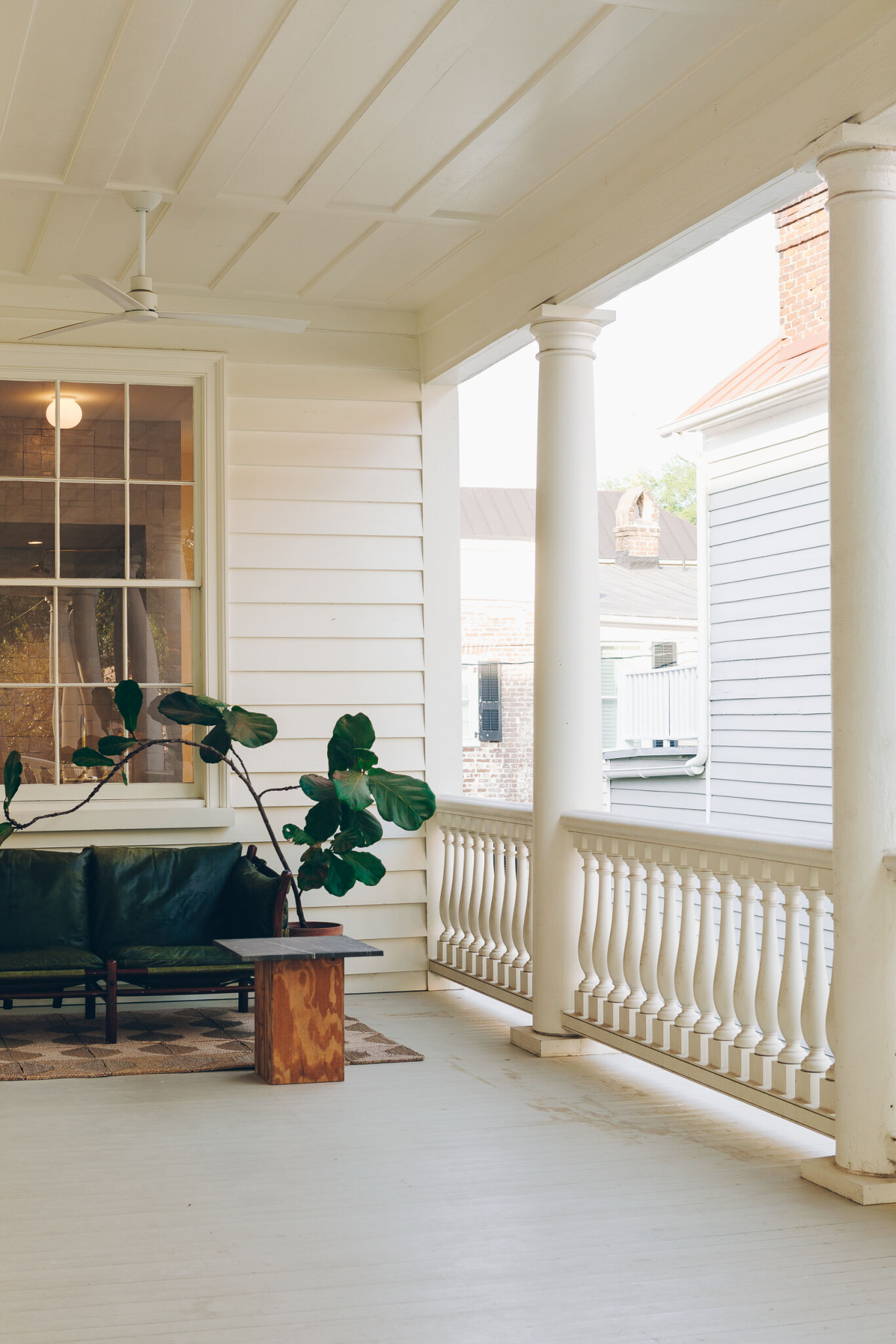 The Red Thread: A Thoughtfully Restored Townhouse in Charleston by ...