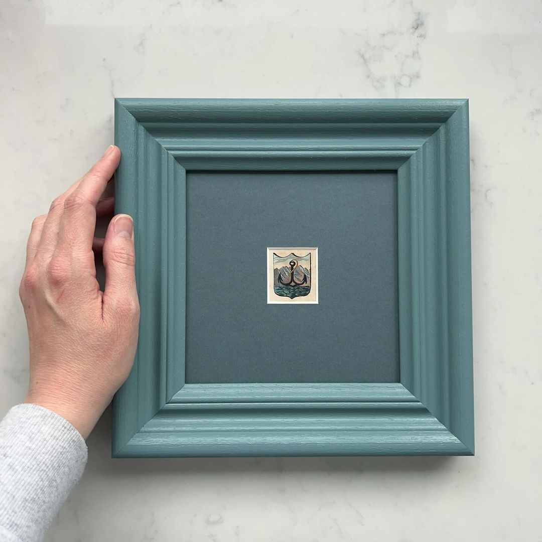 Colorblock Frame DIY Inspiration: A Monochromatic Freshen-Up for Old Frames - Remodelista