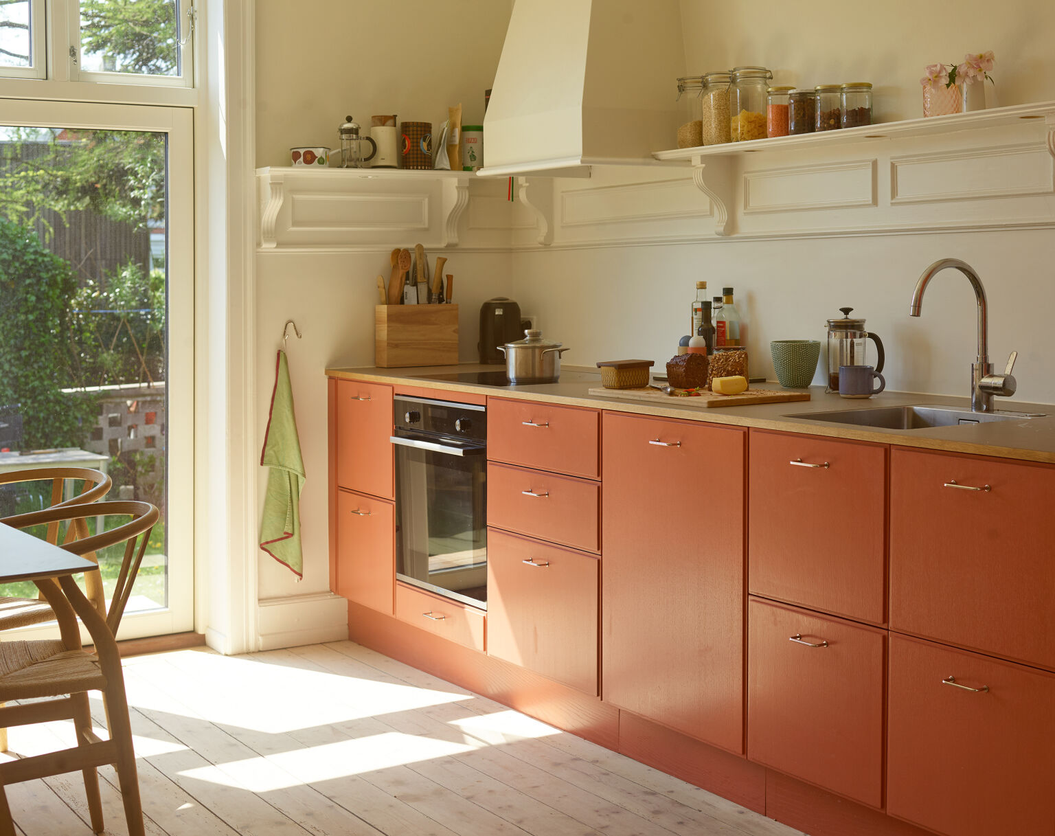 Curated visual reference: Colorful Clean Lined Kitchens By Stillark For A Multi Generational Photo Inspiration